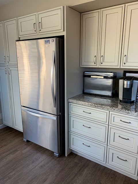 Full size refrigerator, air fryer and Keurig