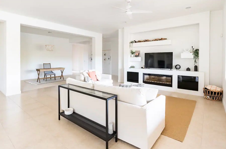 Living room w/ gas fireplace & smart tv