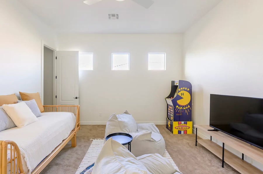 Flex room #2 w/ smart tv and daybed
