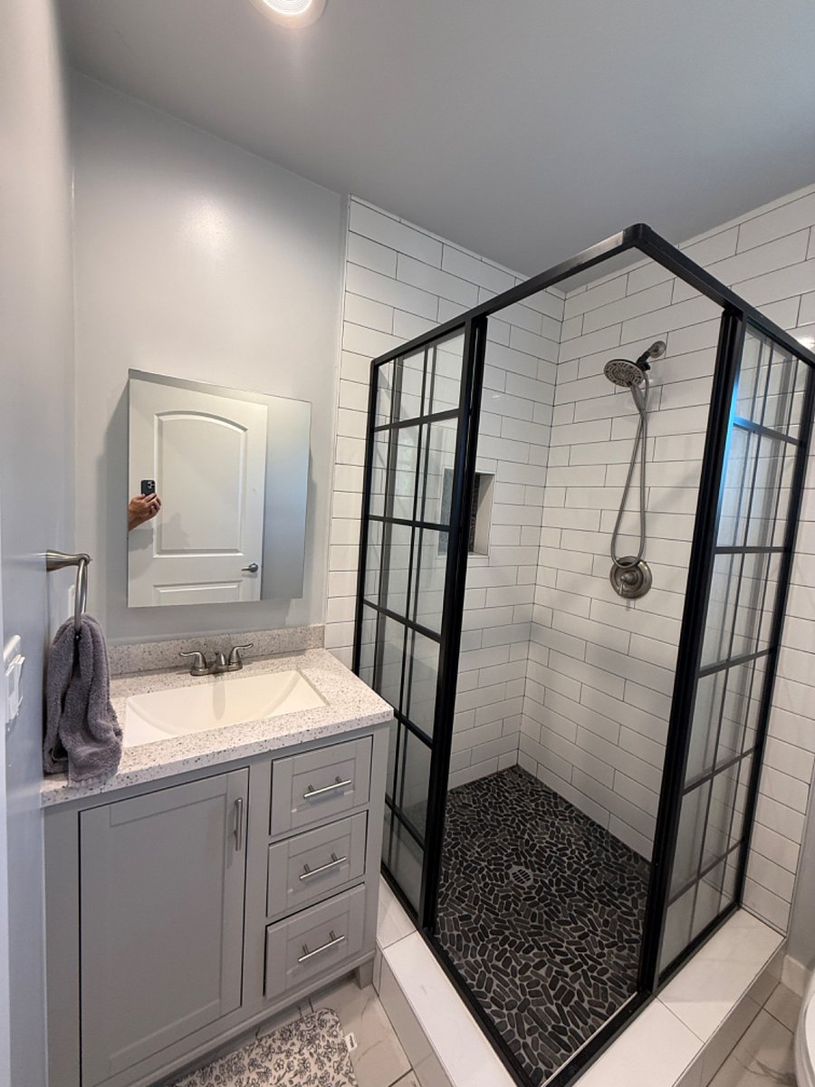 Bathroom / Shower / Sink