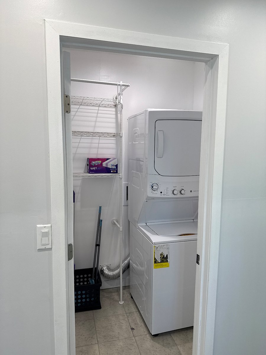 Laundry closet 1