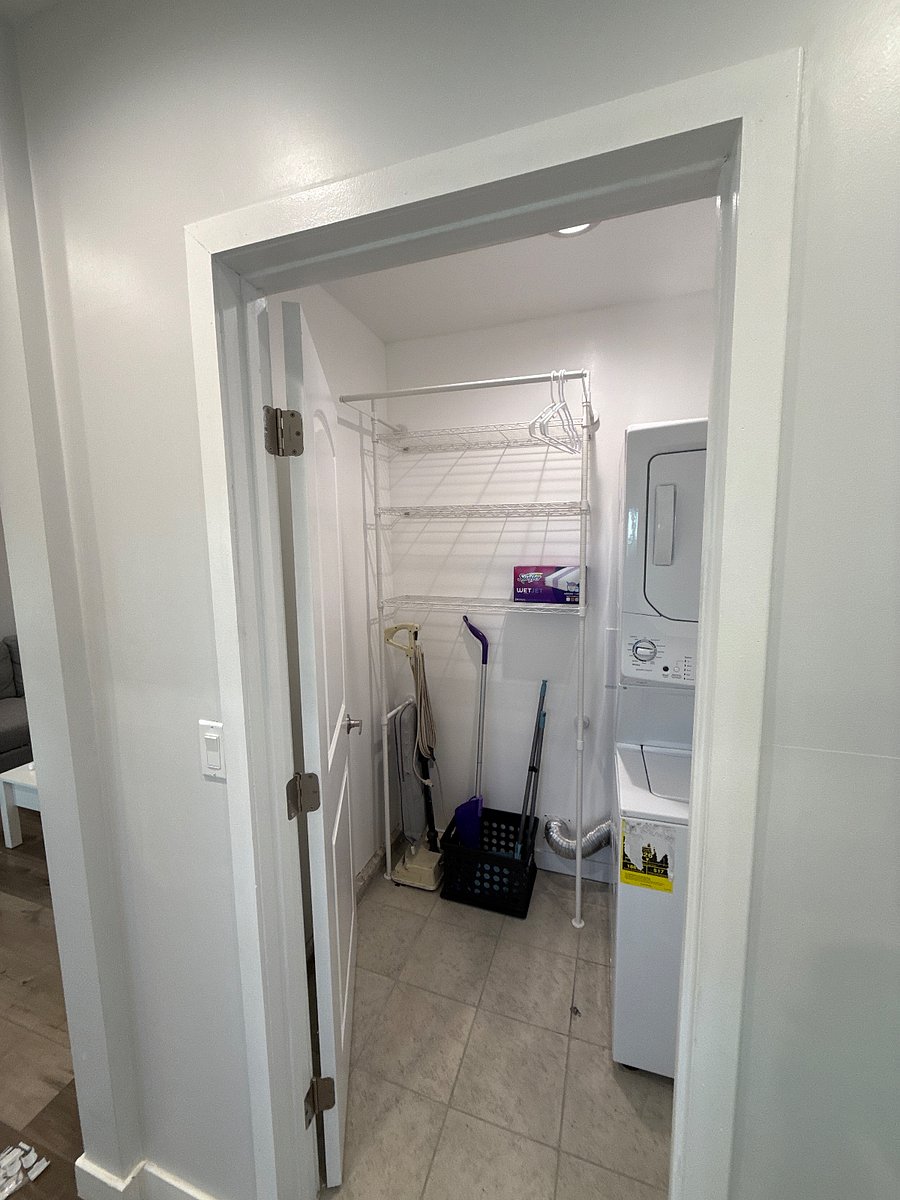 Laundry closet 2