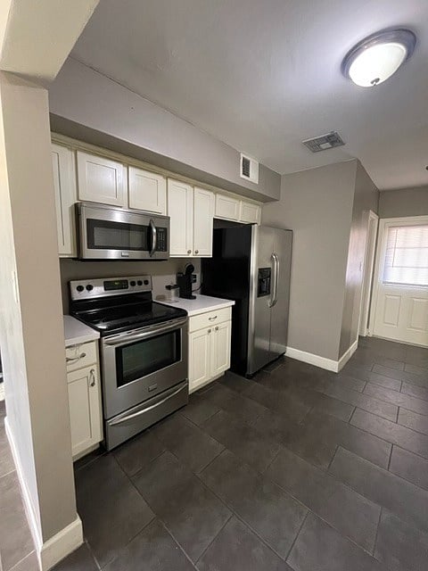 Furnished Finder property 652571_1 photo 3