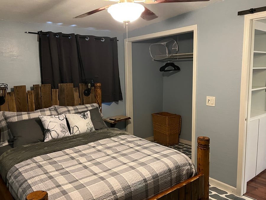 Main Bedroom/ Queen bed and large closet