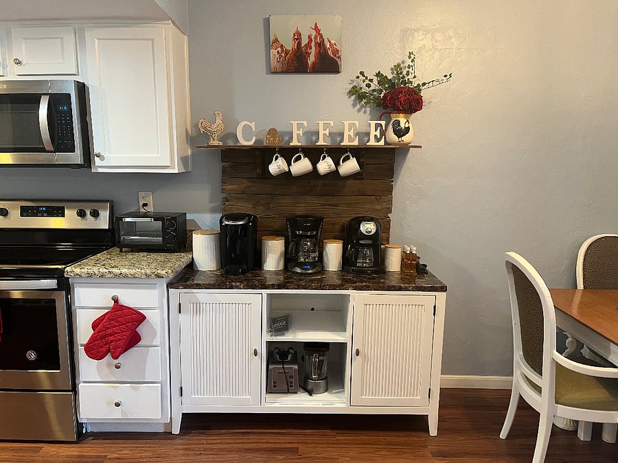 Coffee Bar, drip coffee maker, espresso coffee maker and Keurig. 