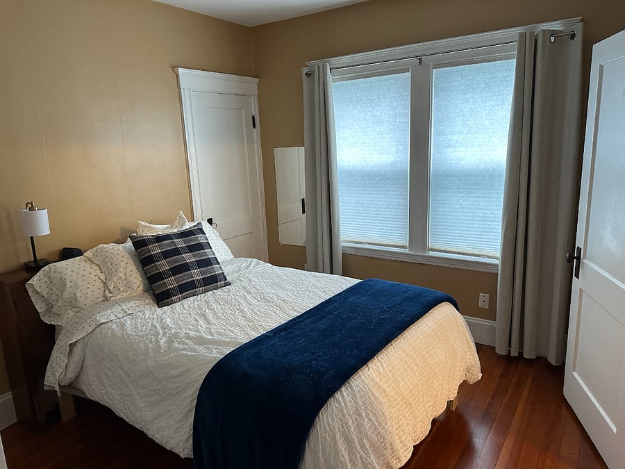 Full Bedroom