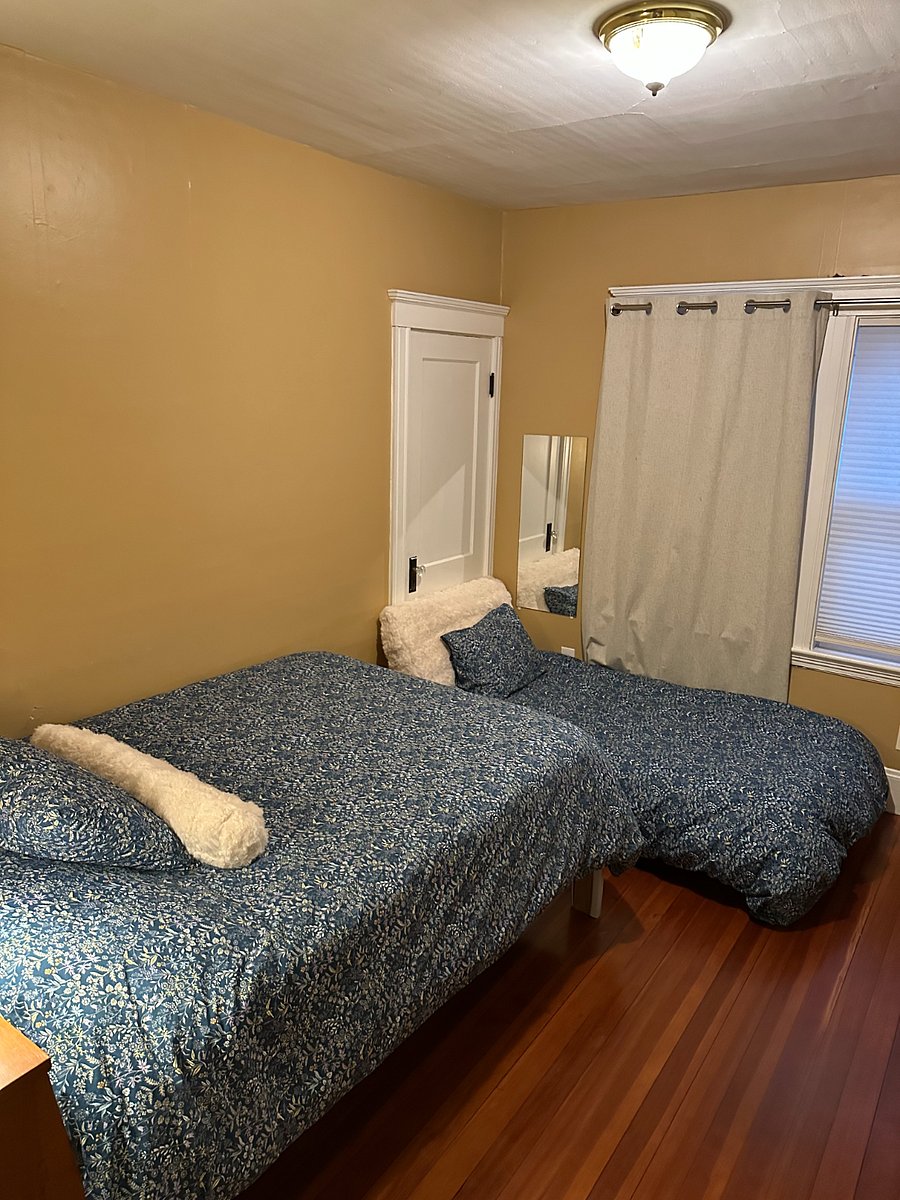 Second bedroom set up with Full bed and twin trundle.