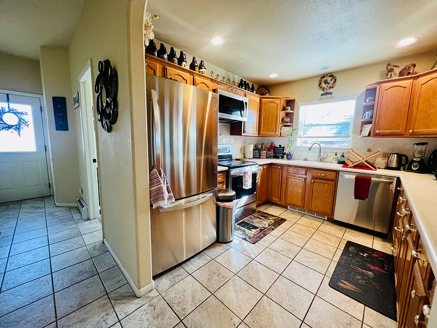 Full kitchen on main floor