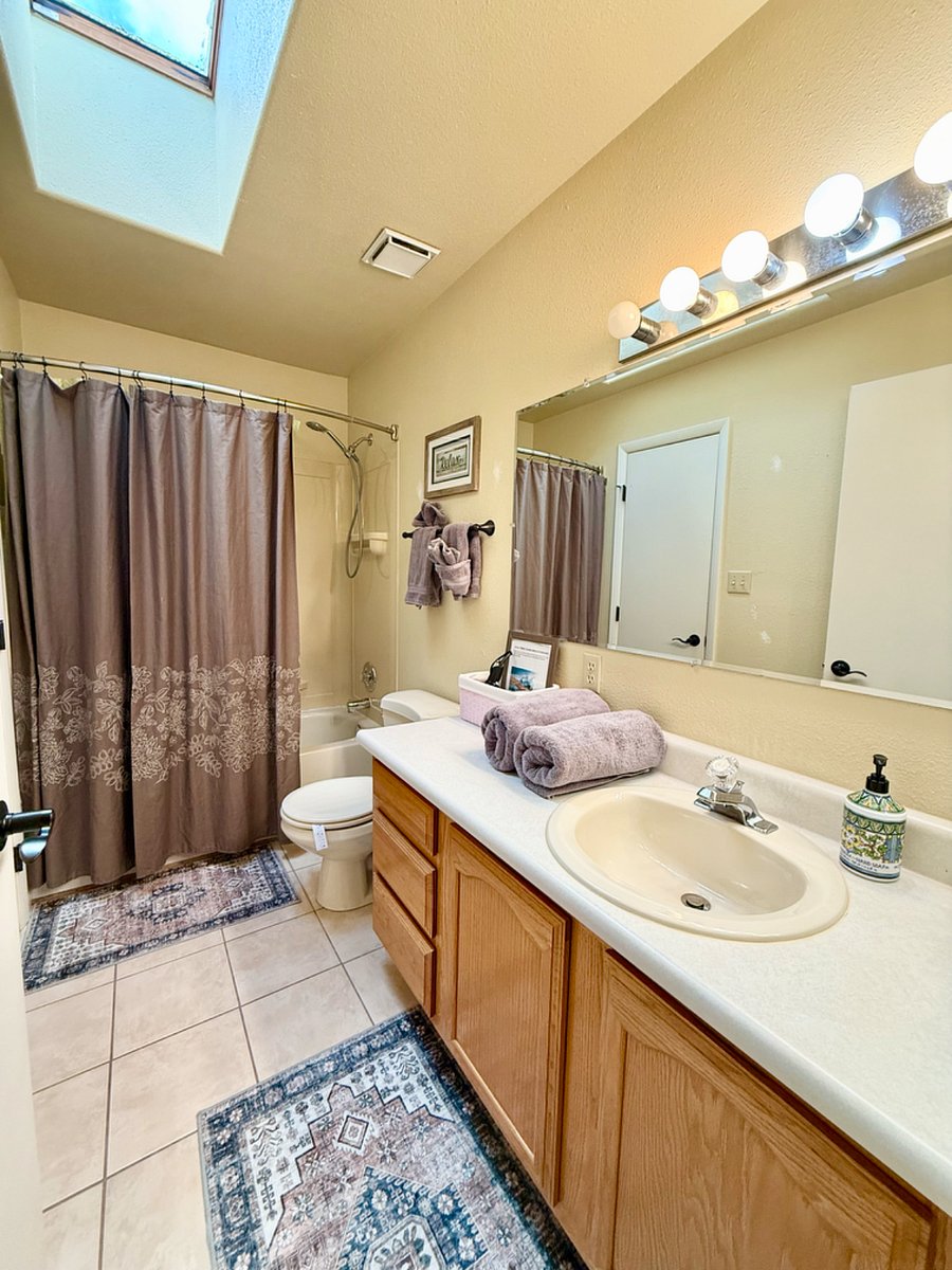 Full bathroom on top floor