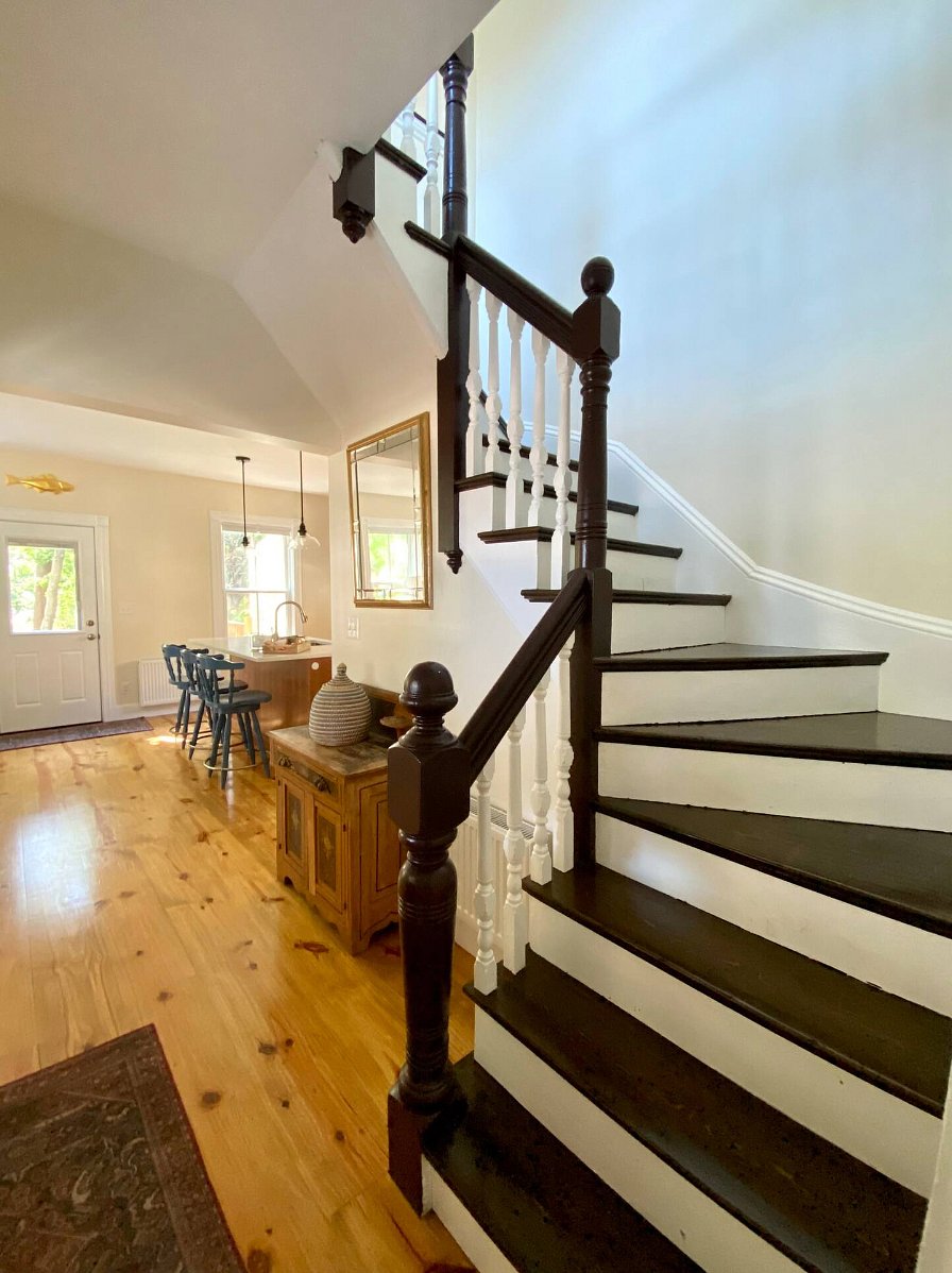 Entrance way and staircase