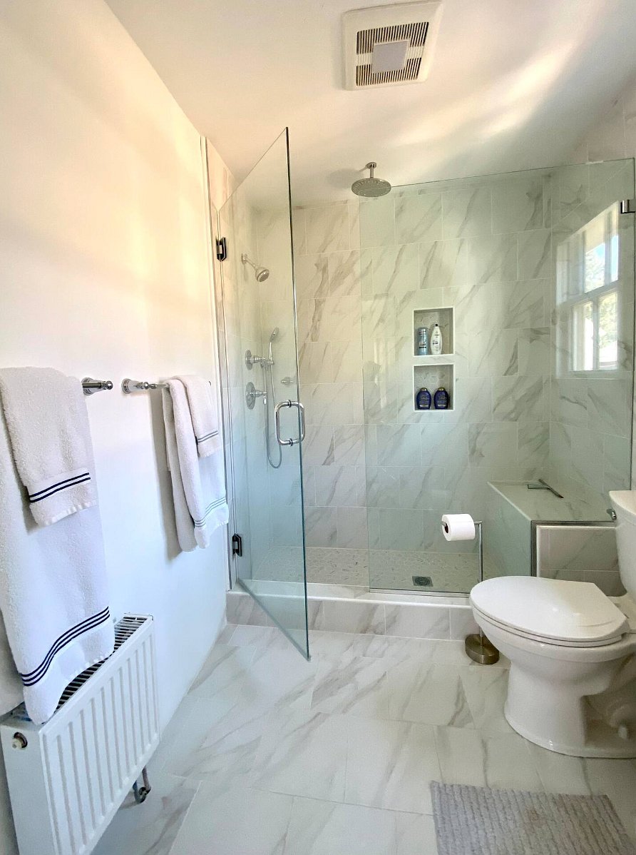 Upstairs primary ensuite bathroom