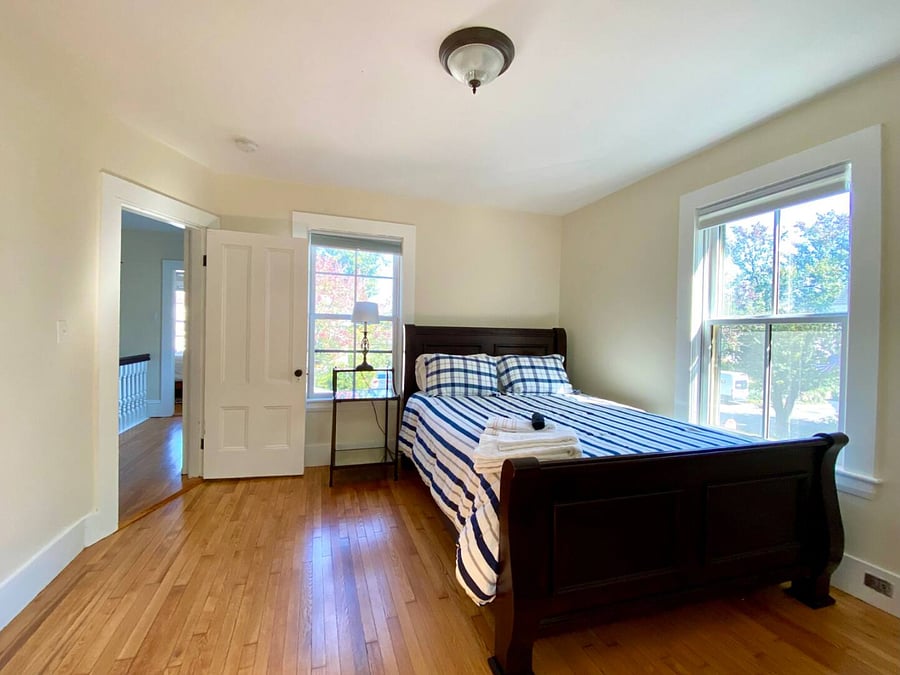 Upstair bedroom #2 Queen Bed
