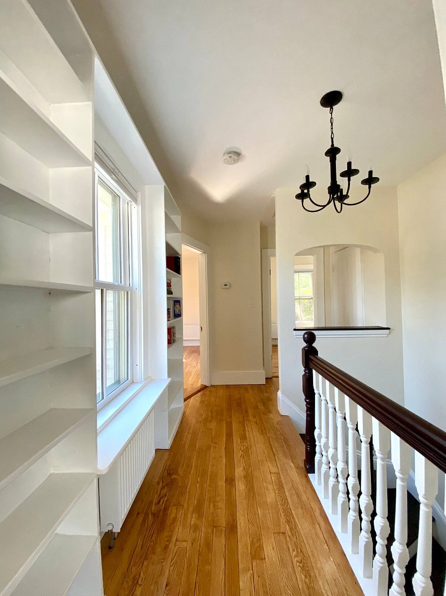 Upstairs hallway between bedrooms