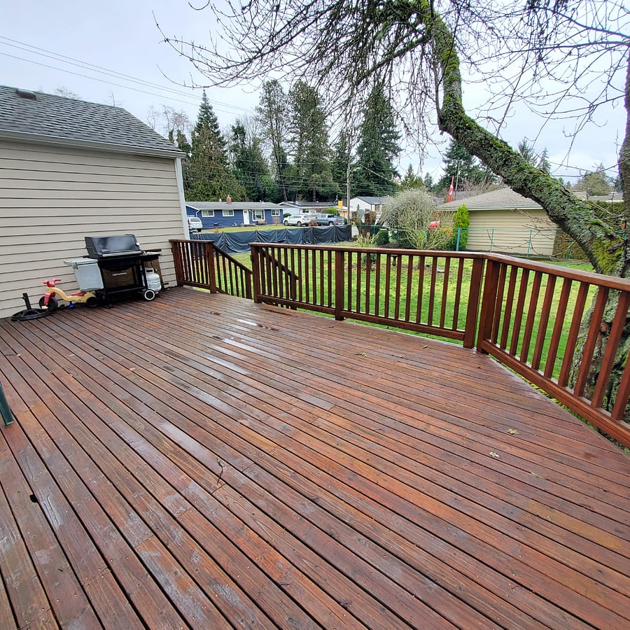 Large deck with fully fenced backyard