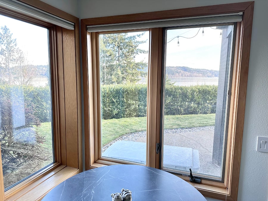 Eat with the best view of the Lake Washington.