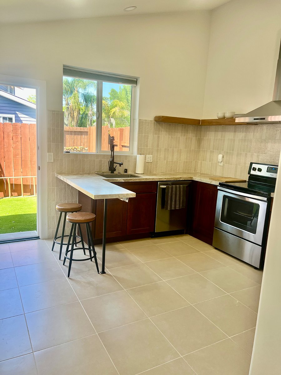 Complete kitchen with all amenities.