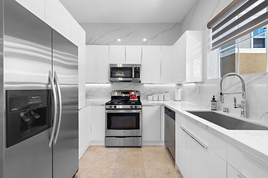 Contemporary kitchen with full backsplash.