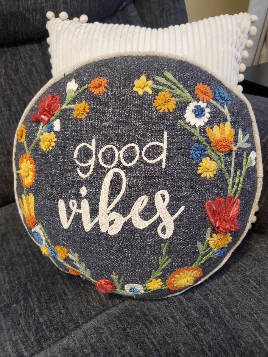 This cute little cottage has good vibes!