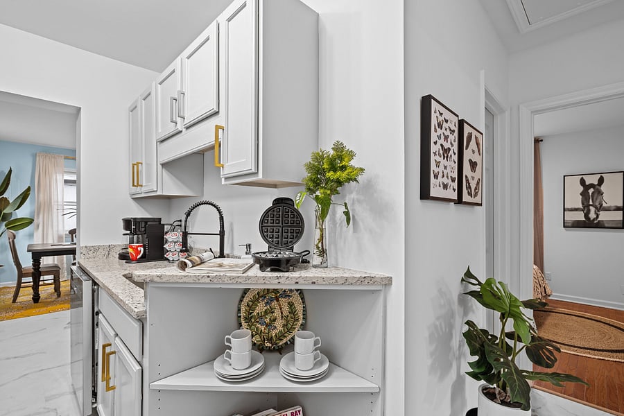 Over Head Shelves for you extra kitchenware.