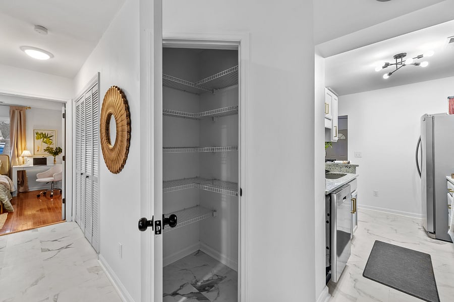 Large Pantry Area for your Groceries.