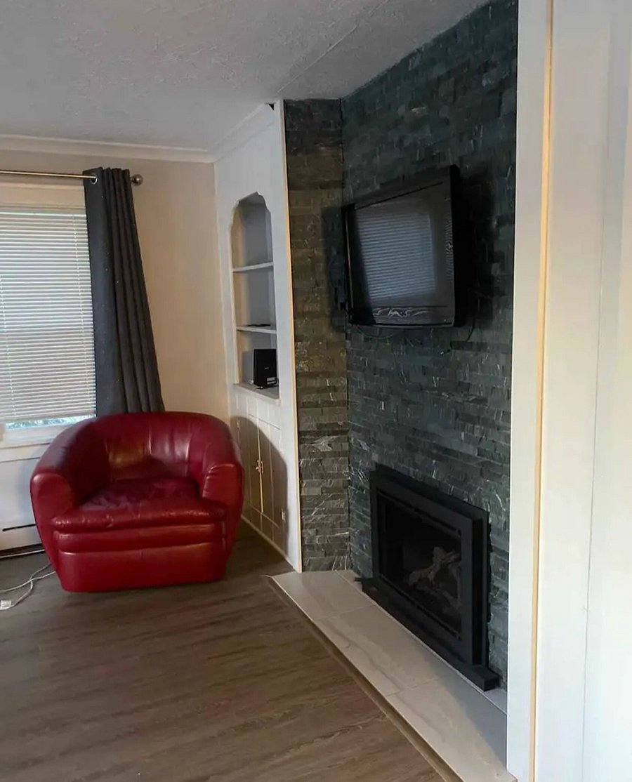 Gas Fireplace in Spacious Living Room