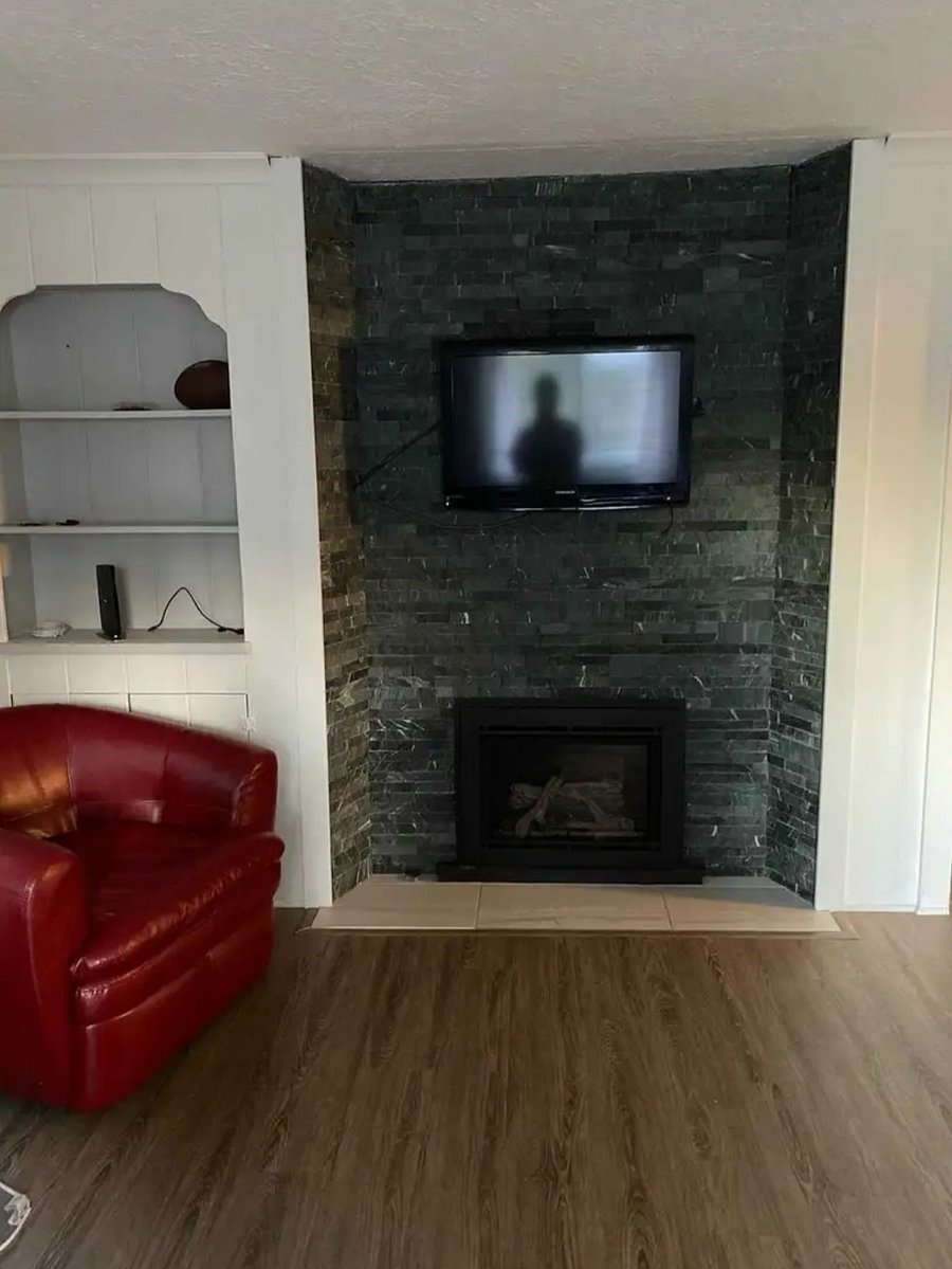 Gas Fireplace in Spacious Living Room