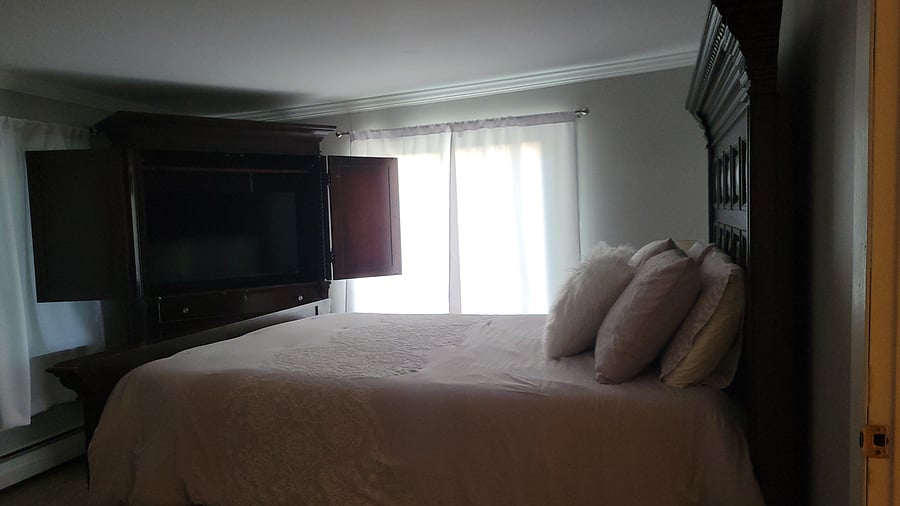 Downstairs Bedroom with Queen Bed
