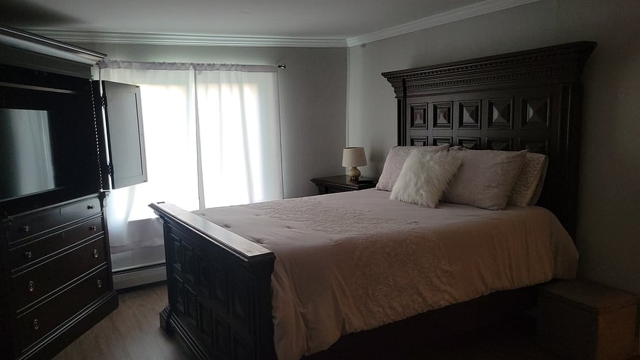 Downstairs Bedroom with Queen Bed
