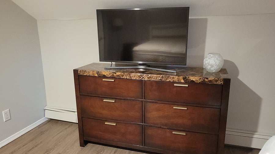 Large upstairs Bedroom with Queen Bed