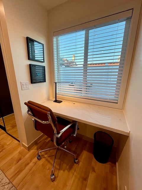 desk with adjustable office chair, touch lamp + USB charging