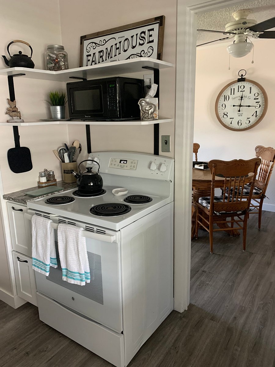 Kiitchen stove, oven, and microwave