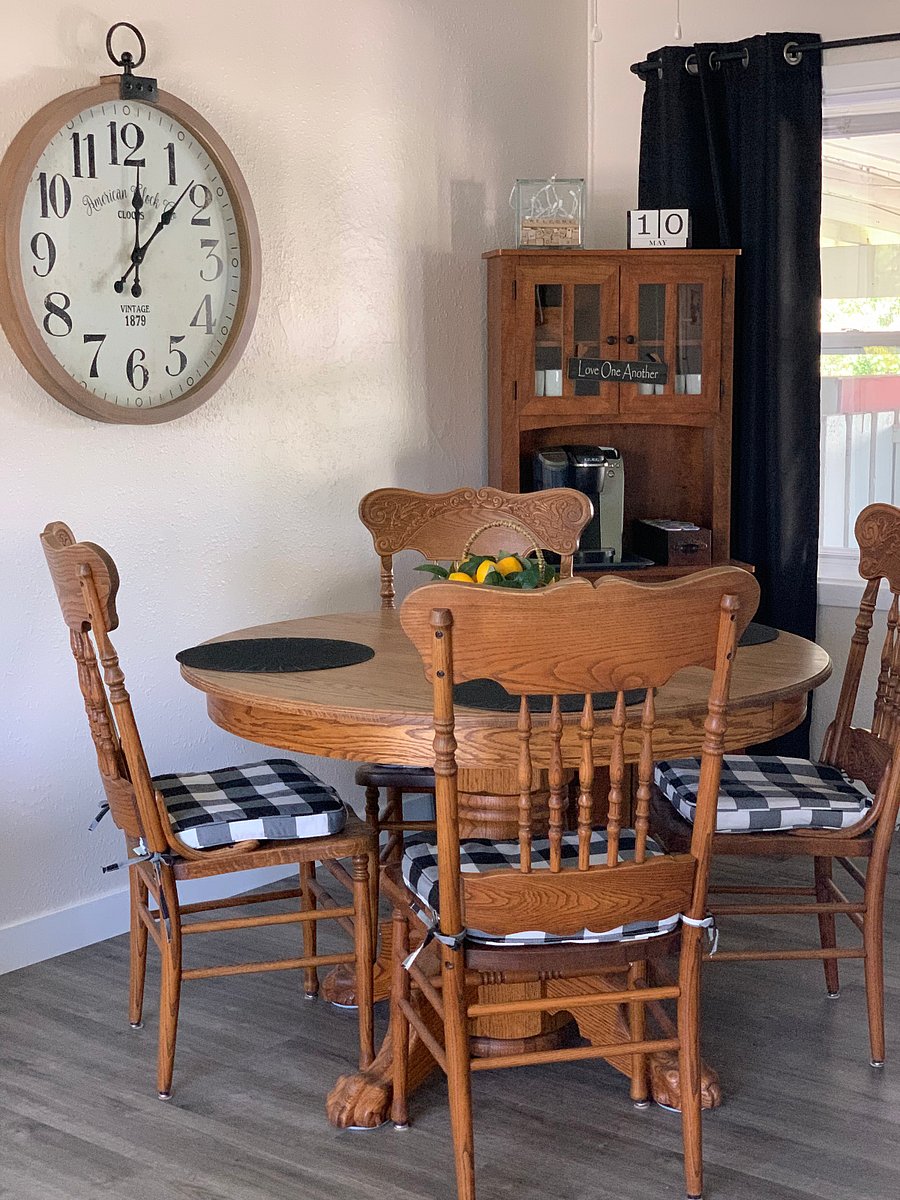 Dining room table