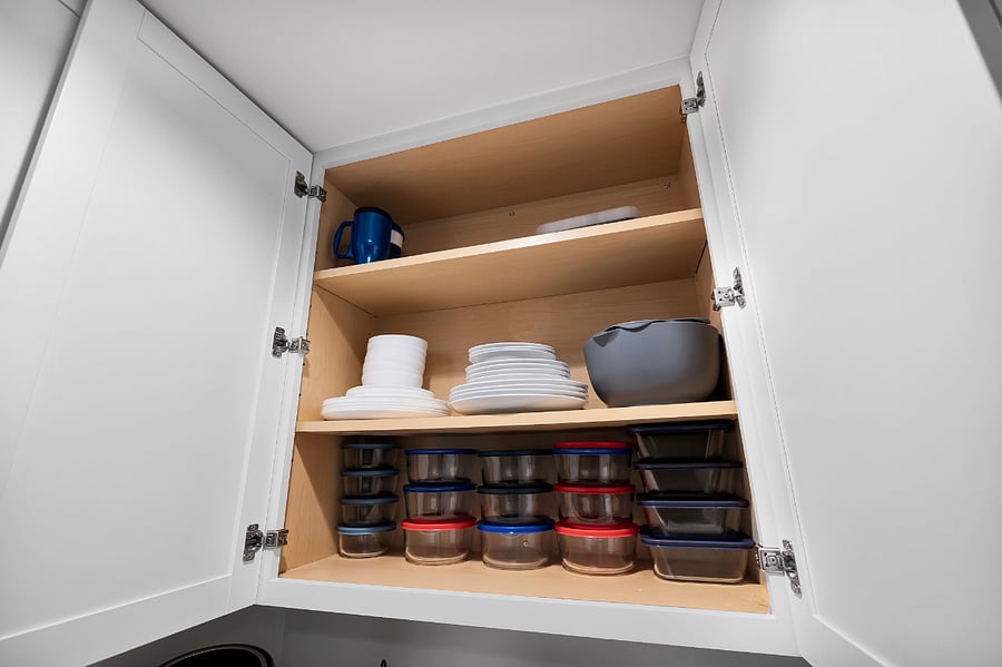 Plates, bowls, as well as pots and pans available for tenants