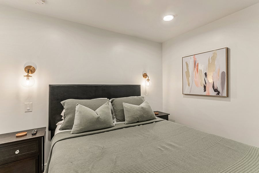 Gold Room - Includes sconce lights with switches above nightstands.  
