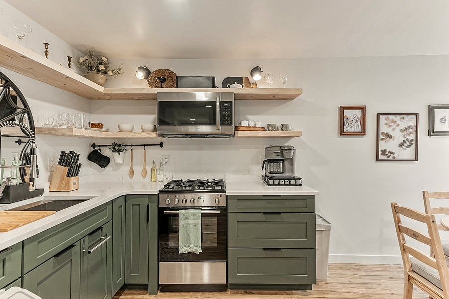 Kitchen - Quartz countertops and Keurig Duo for making fresh coffee using pods or grounded beans! Grinder also included! 