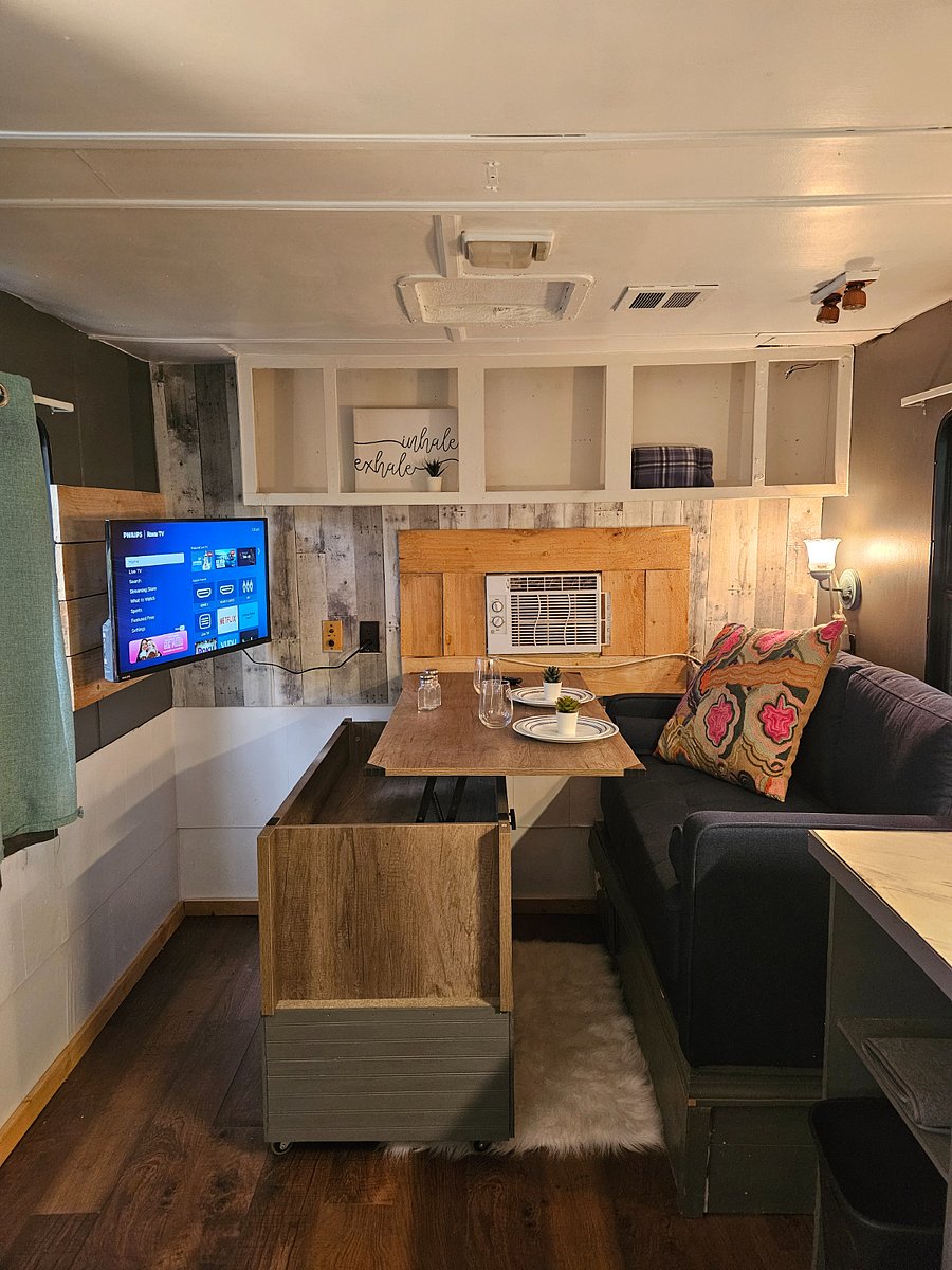Cozy living quarters with smart tv and WIFI as needed! Coffee table lifts for dining and work station.