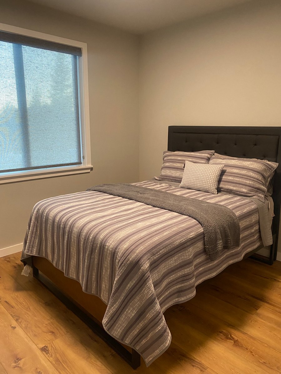 Guest room #1 queen bed