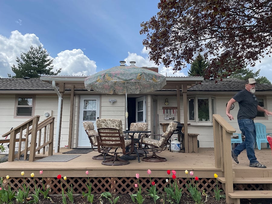 Back yard deck and BBQ for your use.