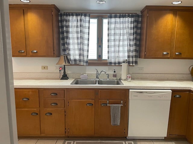 Kitchen w dishwasher