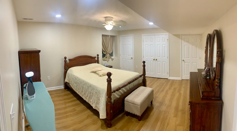 LARGE Bedroom with a Queen size bed and plenty of room to settle.