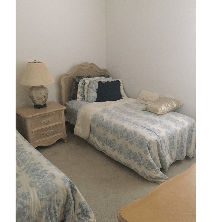 Bedroom 2 - Furnished with twins
(Queen available)