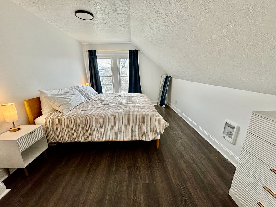 3rd Floor 2nd Master w/Lounge