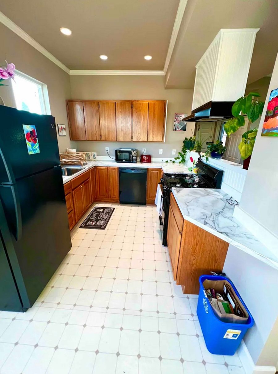 Full kitchen