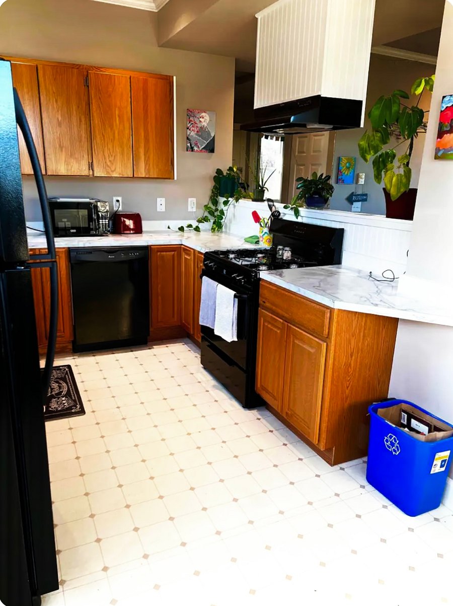 Full kitchen
