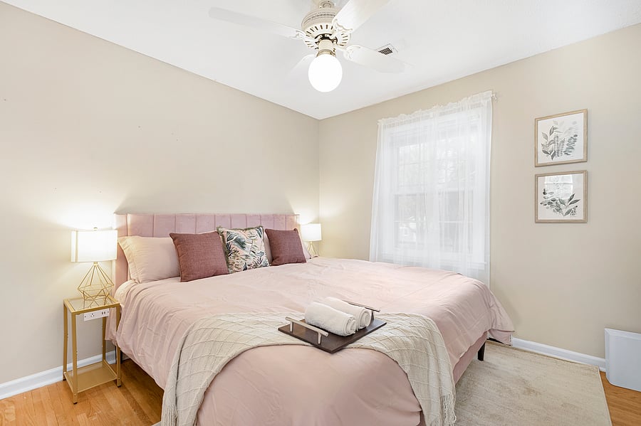 Bedroom with king bed and memory foam mattress
