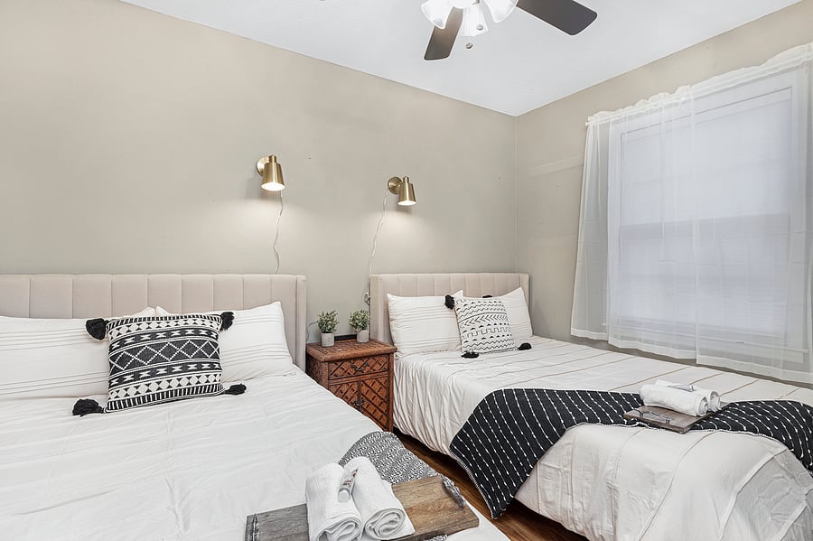 Bedroom with 2 full beds 