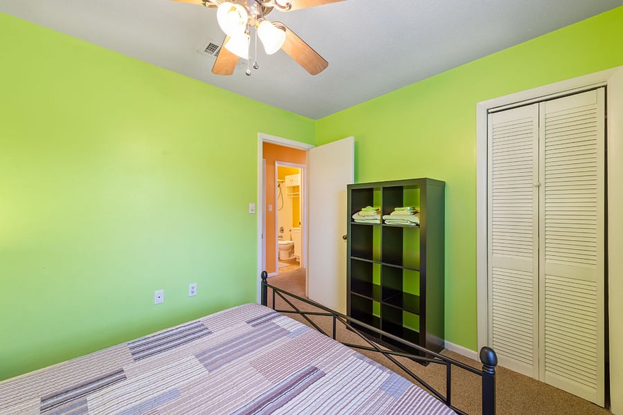 2nd bedroom with queen bed