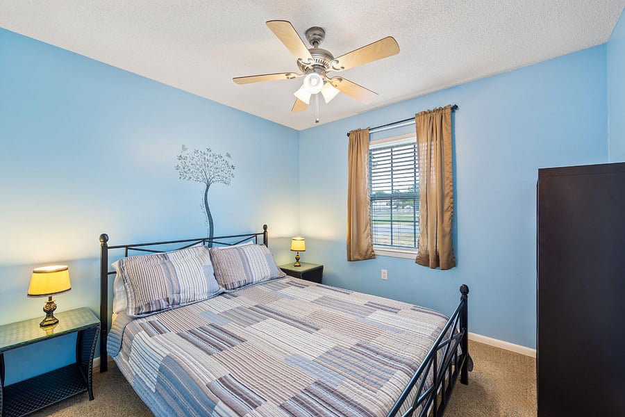 3rd bedroom with queen bed
