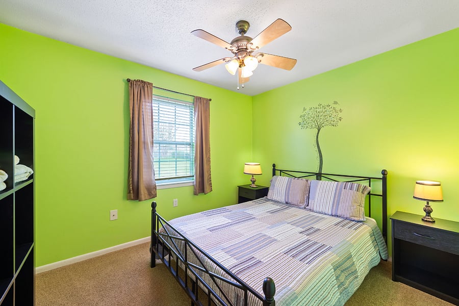 2nd bedroom with queen bed