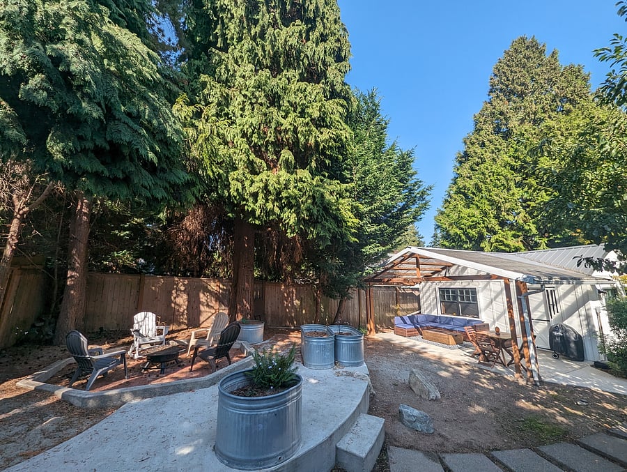 shared back yard with second unit
